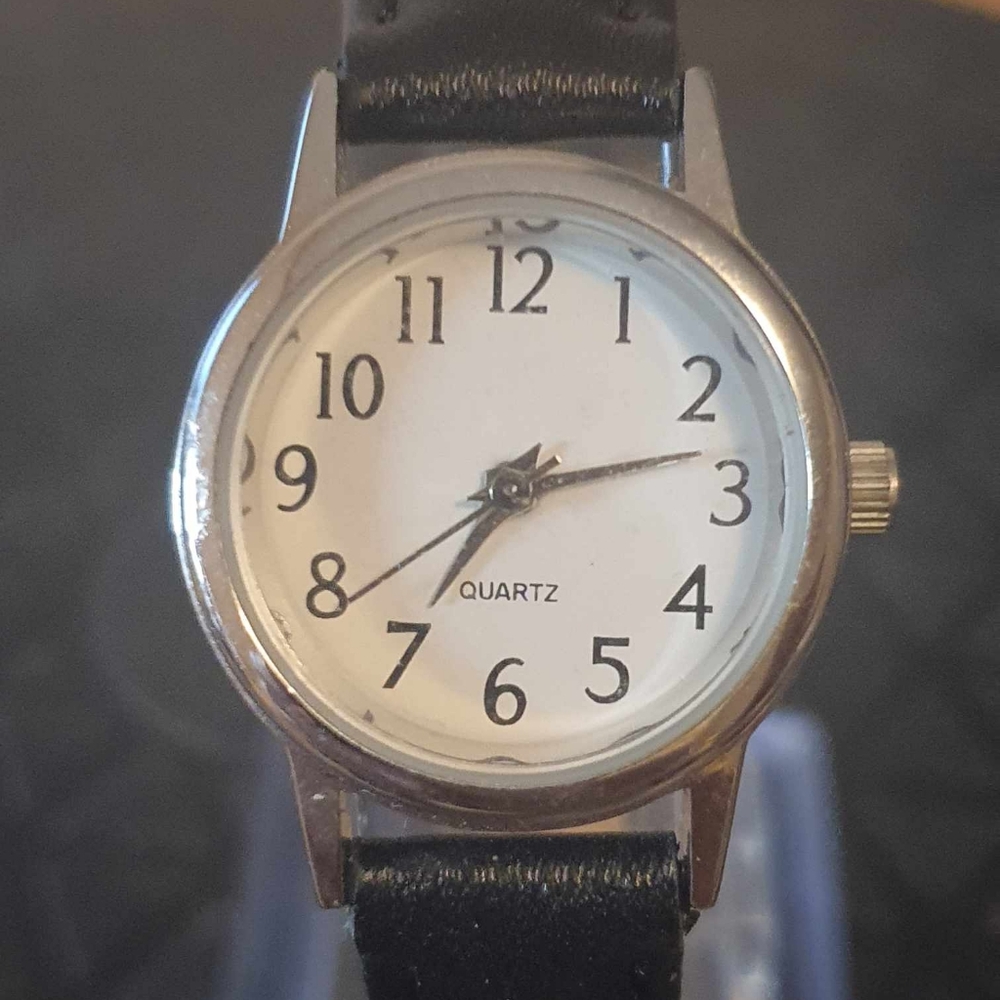 🦋10/$20🦋 Accutime Silver/White Leather Women's Watch
